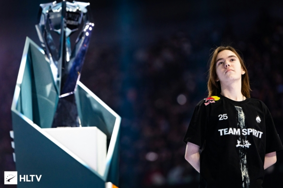 怀疑没有找到战队？前 Top Esports 顶尖选手 Wayward 的粉丝团表示：“没有船可以载我。”