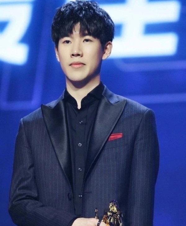 Anyone's Legend 对阵 Bilibili Gaming 争夺 LPL 2025 第二分区总决赛名额