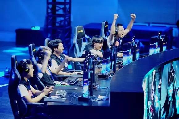 来源：赛事组织者FISSURE面临严重的财务困境